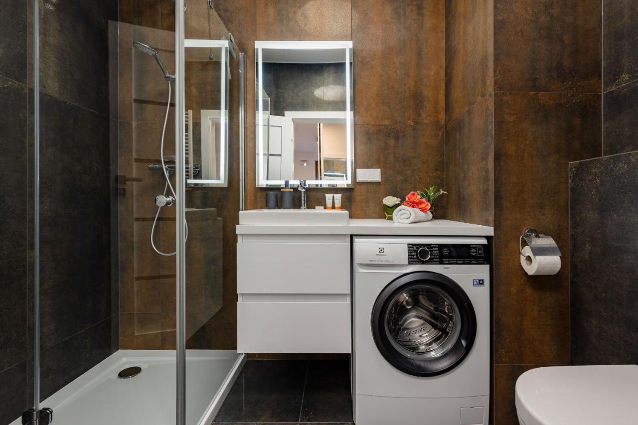 Srodmiescie Warsaw Muranow Apartments With Parking By Noclegi Renters Екстериор снимка