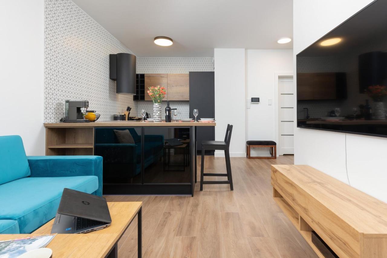 Srodmiescie Warsaw Muranow Apartments With Parking By Noclegi Renters Екстериор снимка
