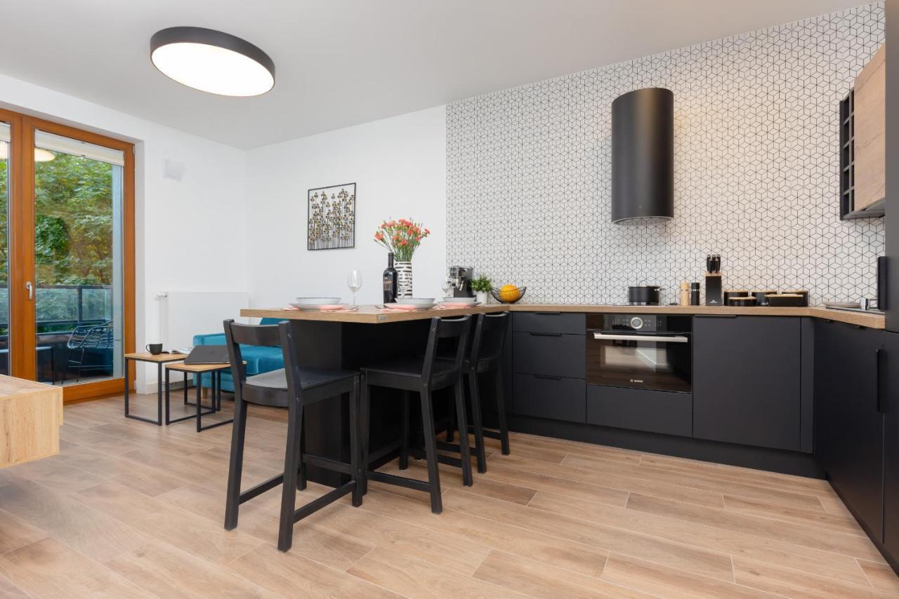 Srodmiescie Warsaw Muranow Apartments With Parking By Noclegi Renters Екстериор снимка