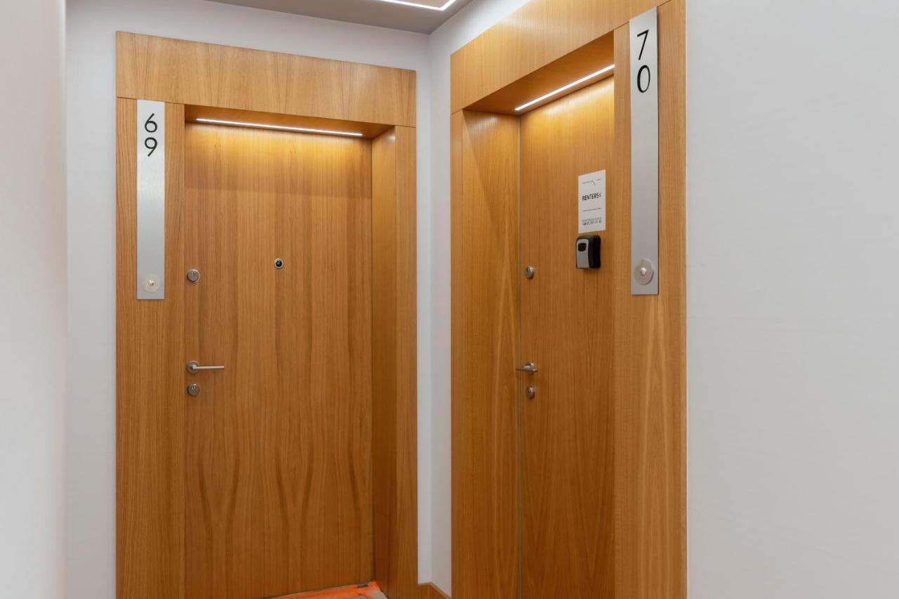 Srodmiescie Warsaw Muranow Apartments With Parking By Noclegi Renters Екстериор снимка
