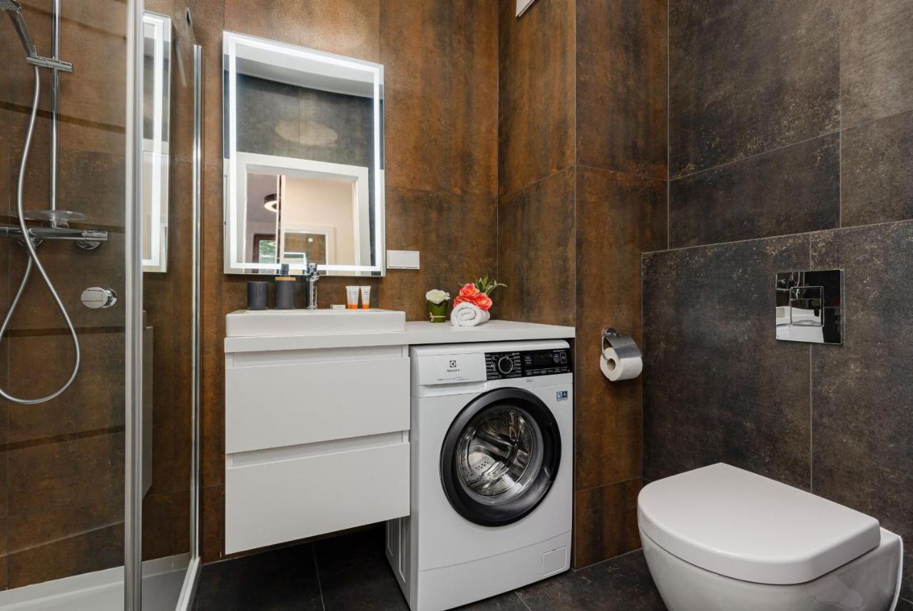 Srodmiescie Warsaw Muranow Apartments With Parking By Noclegi Renters Екстериор снимка