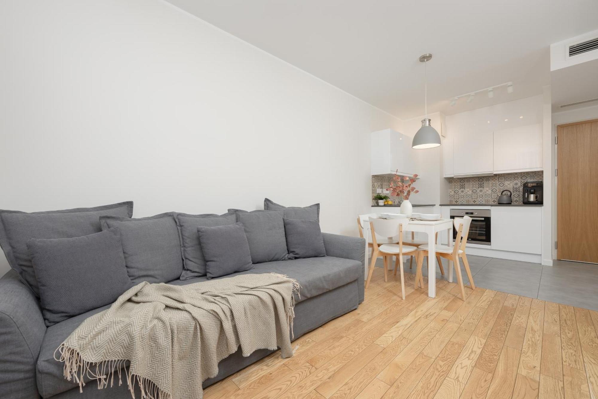 Srodmiescie Warsaw Muranow Apartments With Parking By Noclegi Renters Екстериор снимка