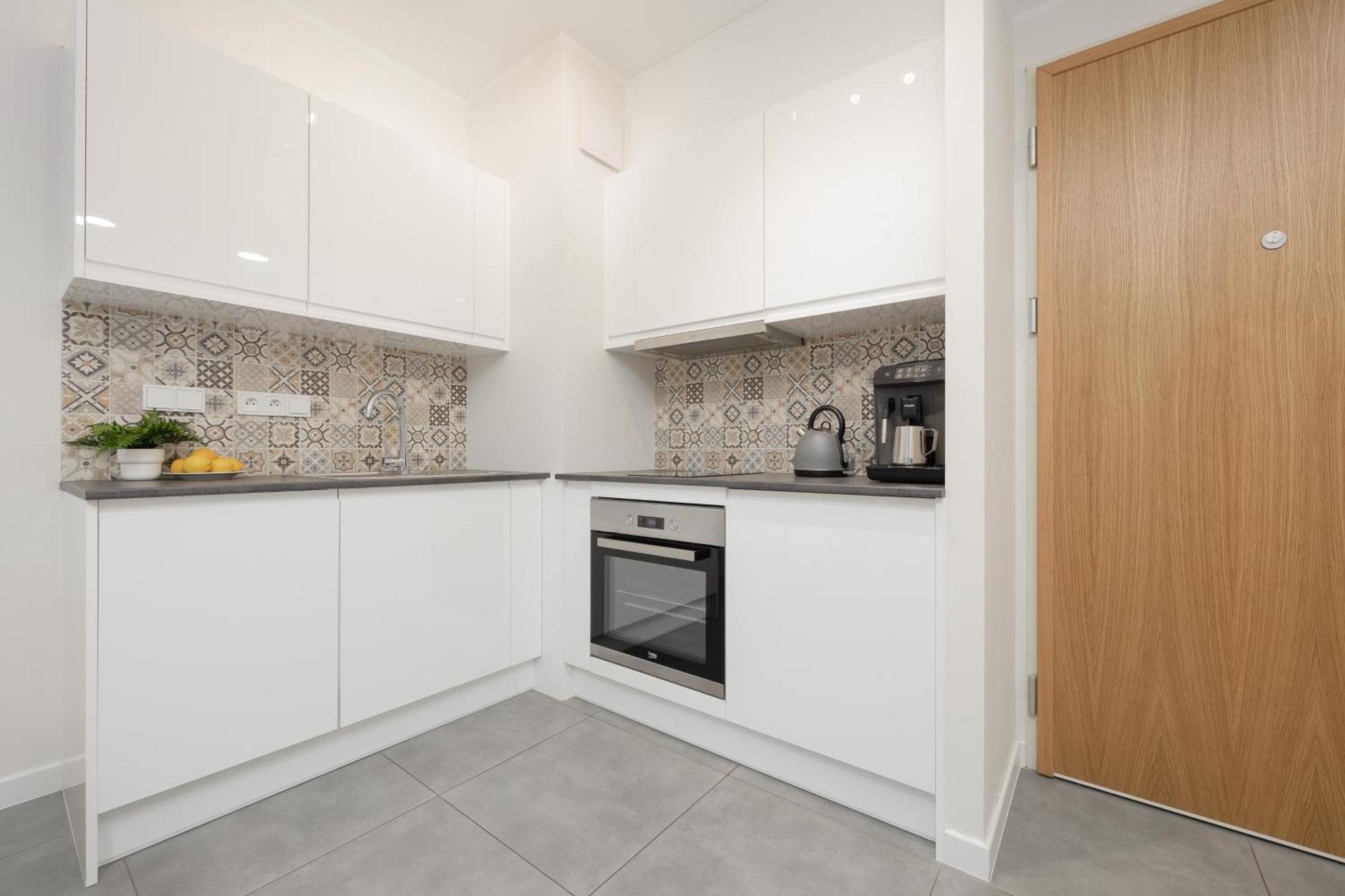 Srodmiescie Warsaw Muranow Apartments With Parking By Noclegi Renters Екстериор снимка